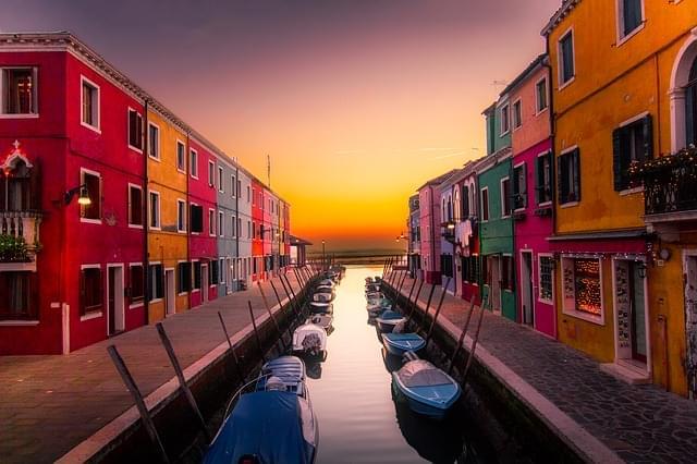 isola di burano al tramonto