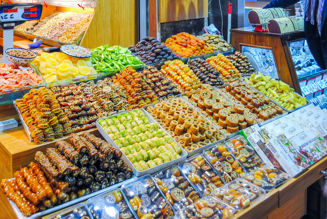 istanbul central market traders istanbul market selling variety goods