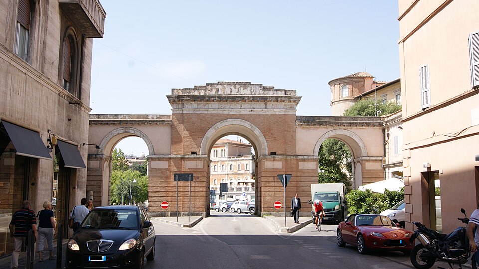 italia perugia porta sanpietro 01