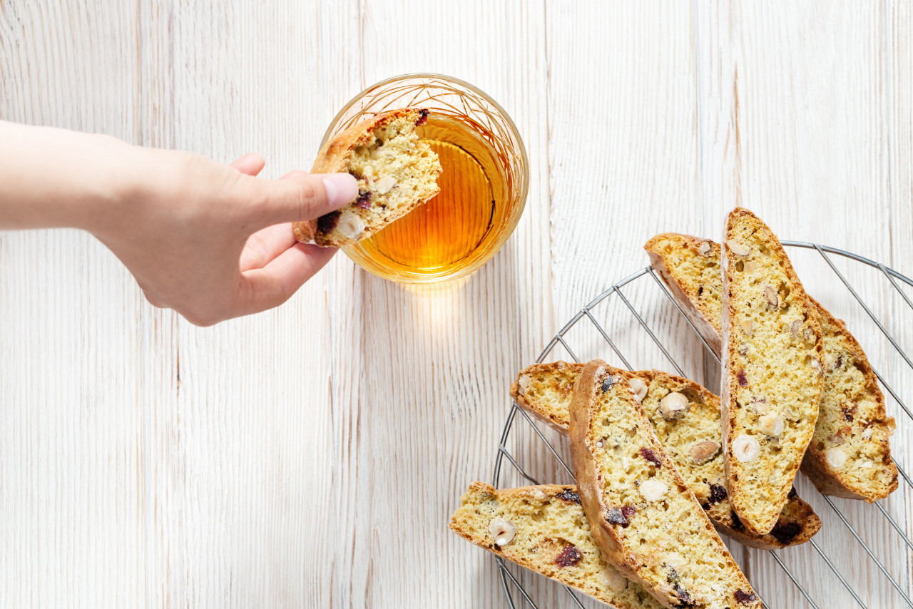 italian biscotti cookies baking rack sweet wine vin santo