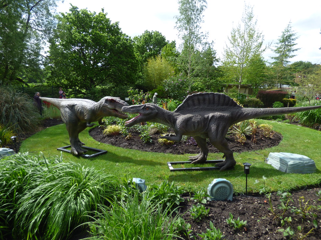 jurassic kingdom birmingham botanical gardens tyrannosaurus vs spinosaurus