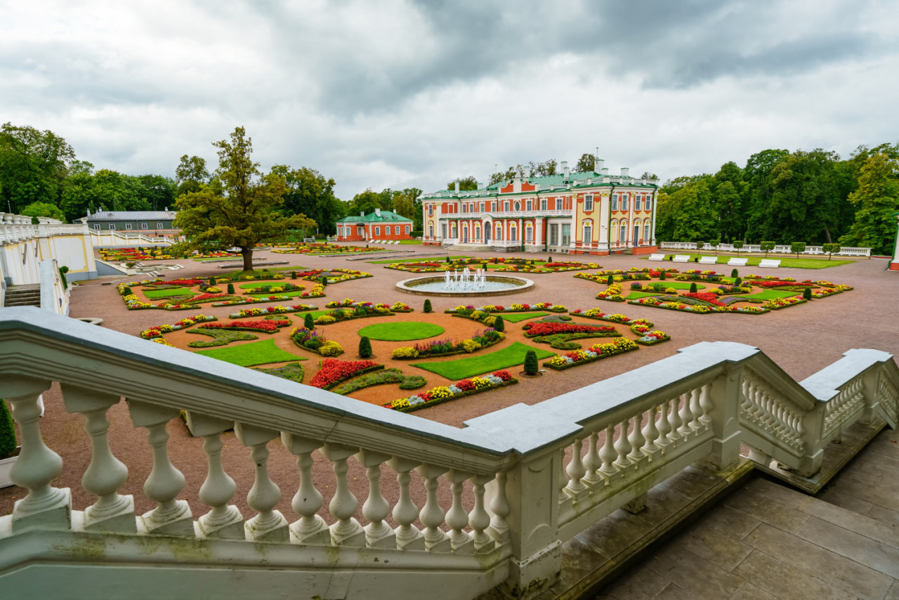 kadriorg russian palace with gardens full flowers plants balustrade staircase tallinn