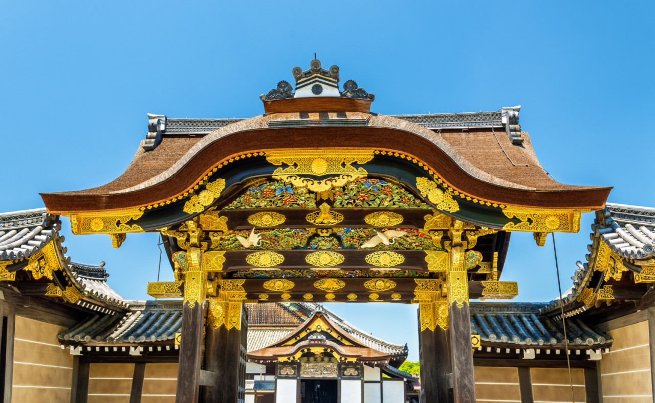 karamon main gate ninomaru palace nijo castle kyoto japan