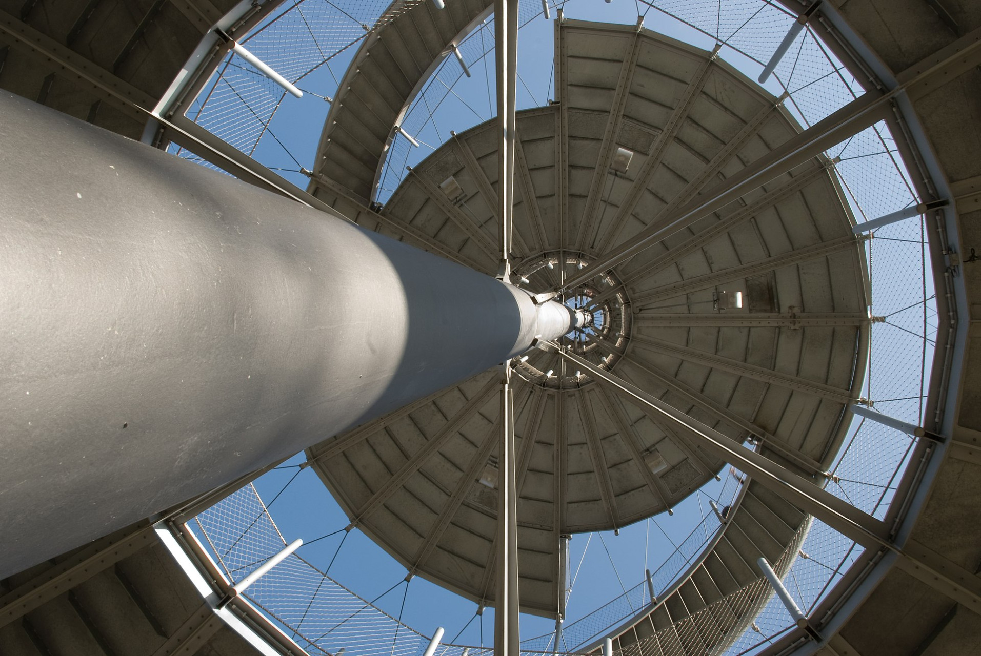 interno Torre Killesberg con scala e gradini