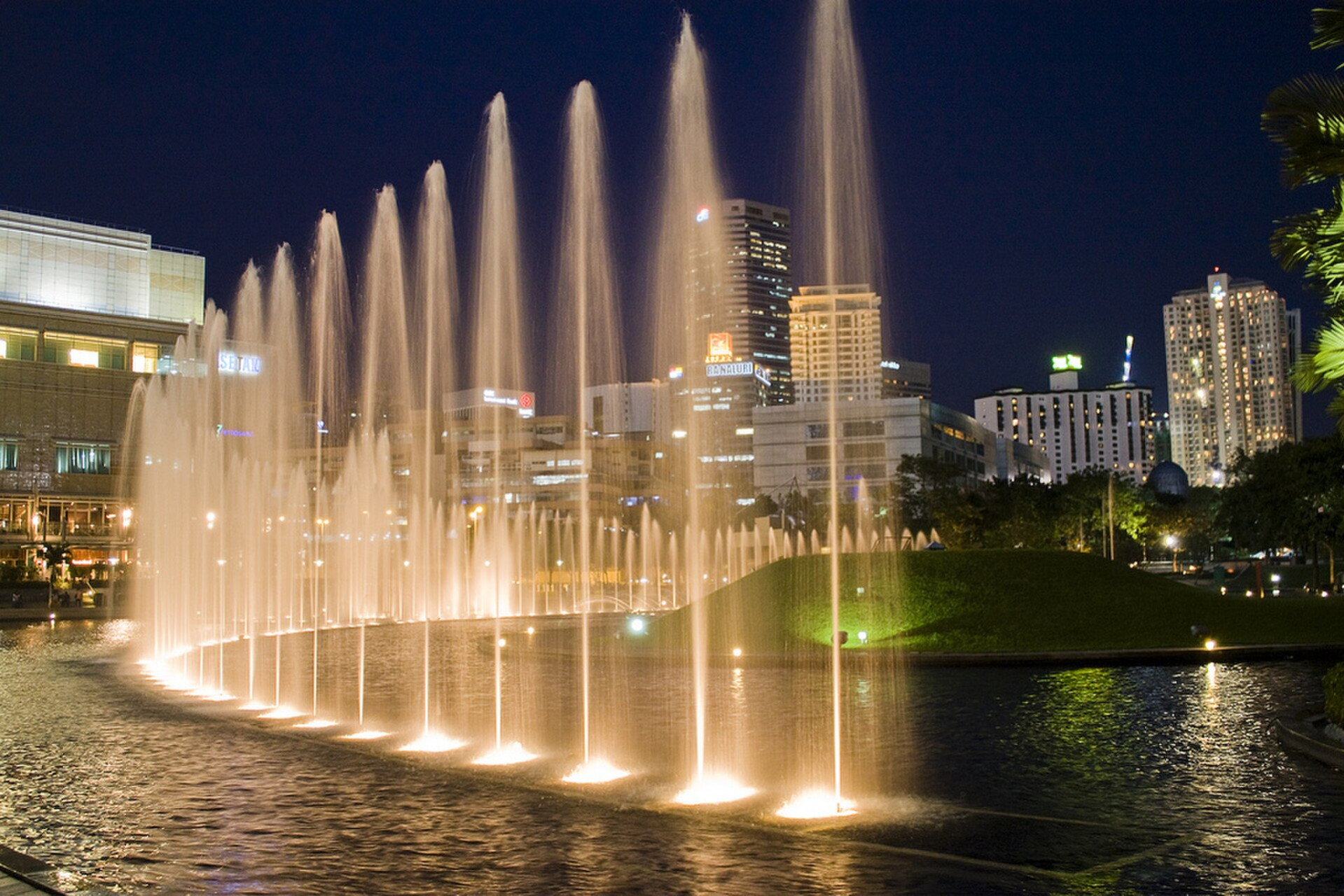 klccparkfountainnight