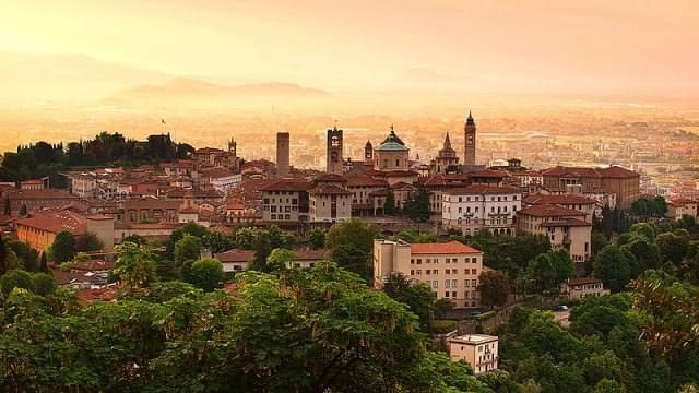 l alba su bergamo citt vecchia