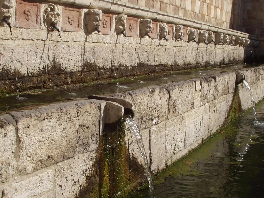 l aquila fontana panorama