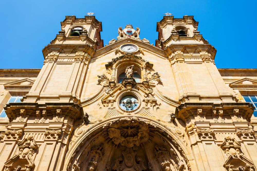 la basilica di santa maria del coro e una chiesa parrocchiale cattolica romana barocca e una basilica minore a san sebastian spagna