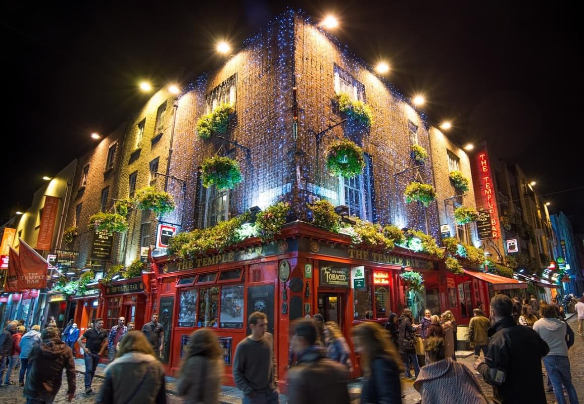 la facciata del temple bar a dublino