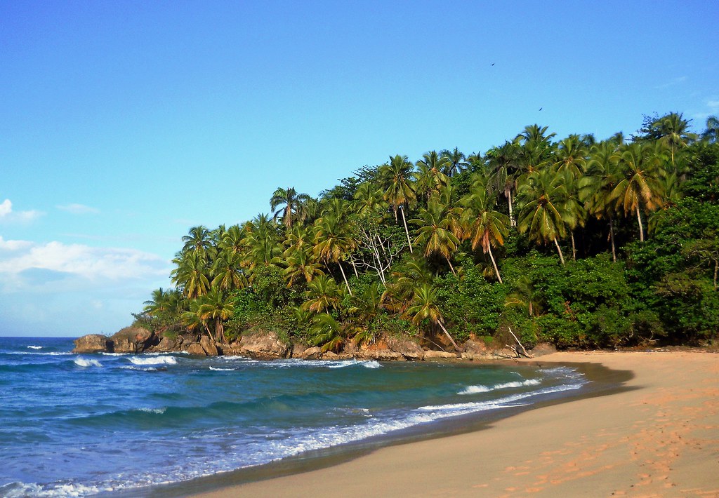 la playa grande rio san juan