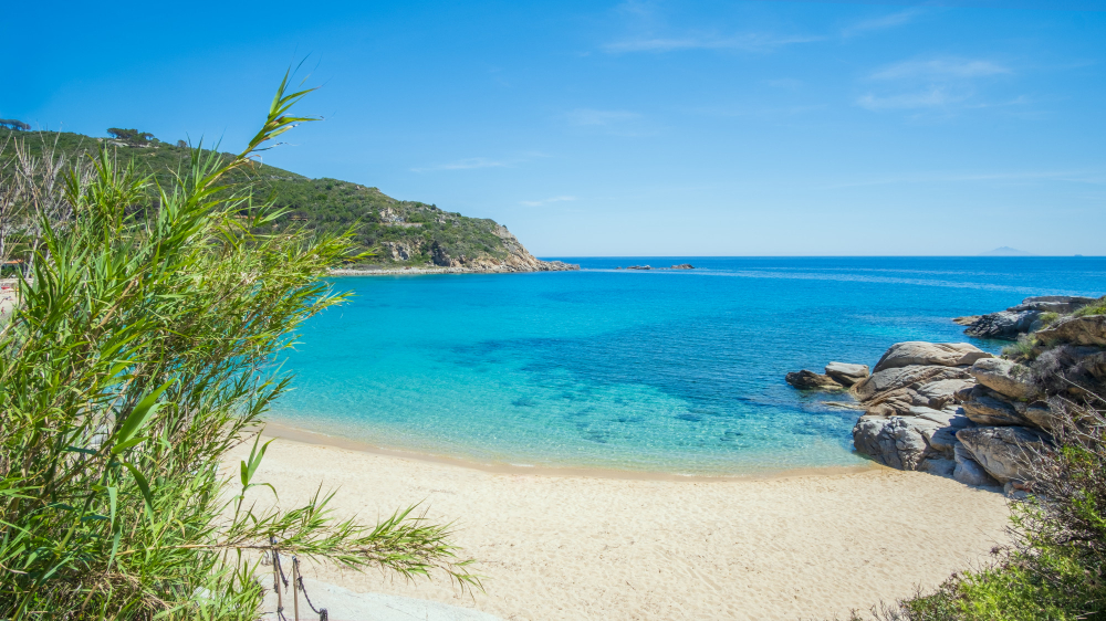 la spiaggia di cavoli all isola d elba in italia