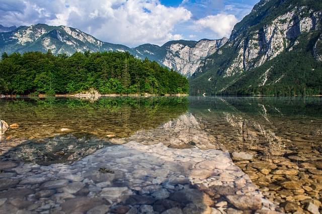 lago bohinj slovenia 1