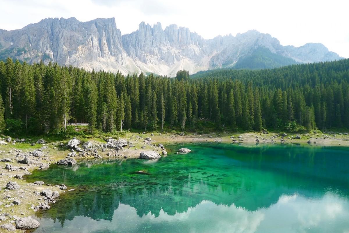 lago di carezza dolomiti