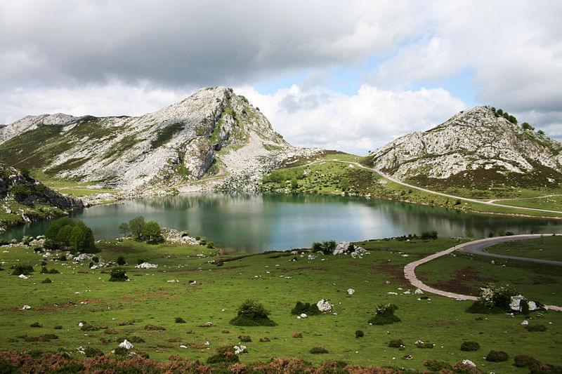 lago enol asturias