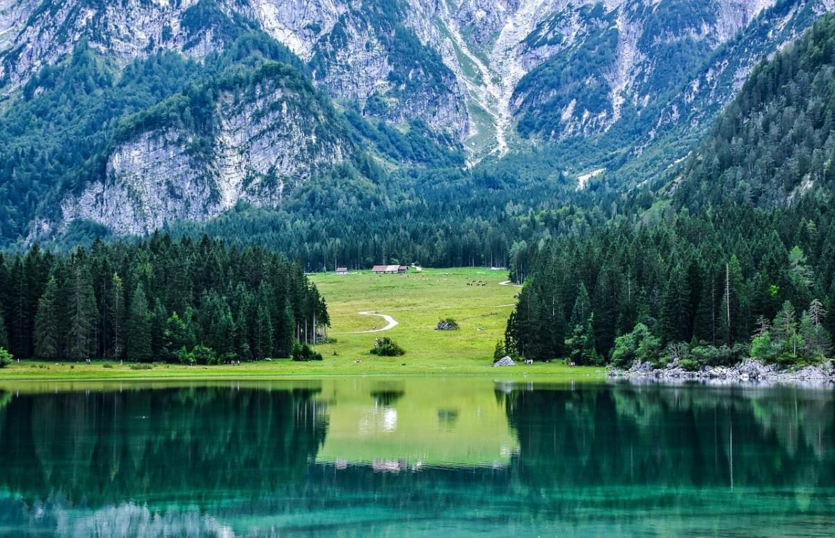 lago montagna fusine natura 1