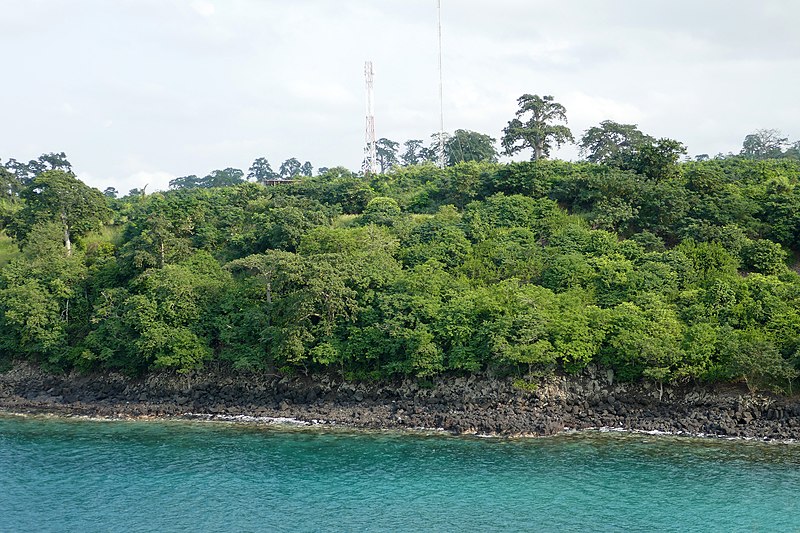 lagoa azul sao tome 1