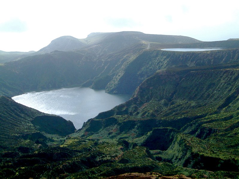 lagoa funda e lagoa rasa ilha das flores acores