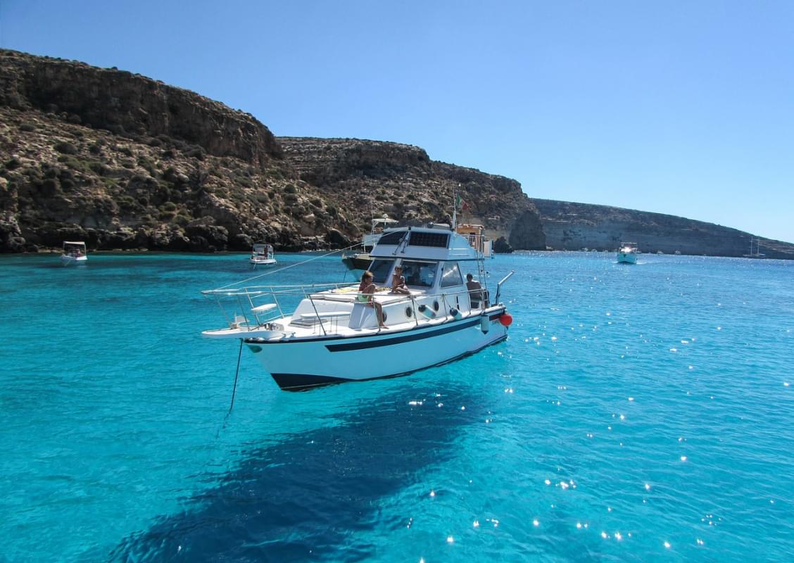 lampedusa mare barca viaggio