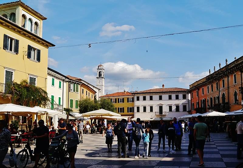 lazise centro storico piazza vittorio emanuele