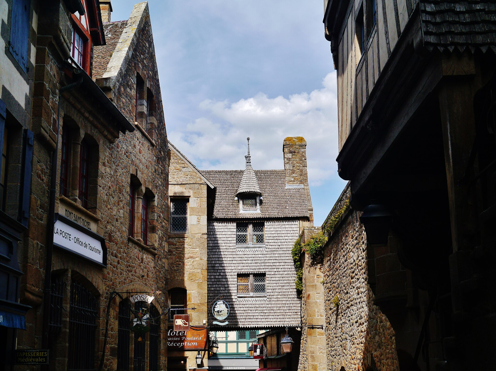 le mont saint michel grande rue 1