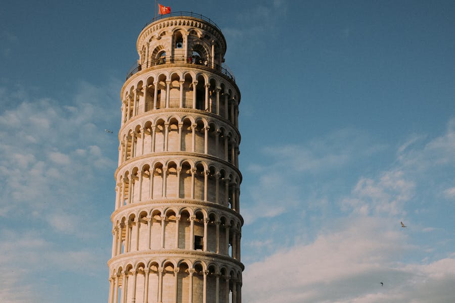 leaning tower of pisa under blue sky