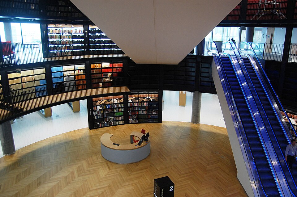library of birmingham interior 2013 08 28 101