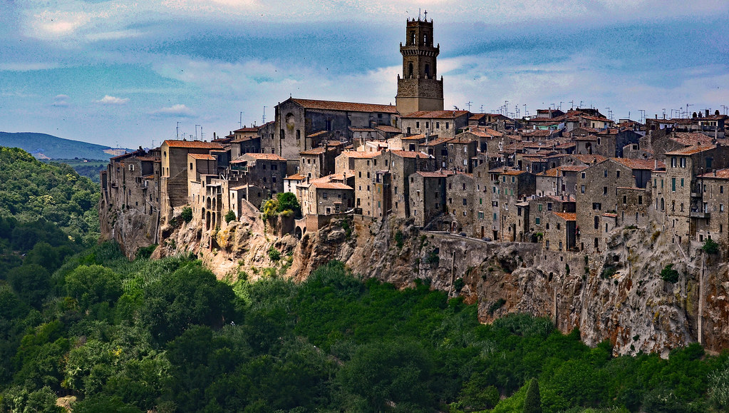 light and shadow in pitigliano