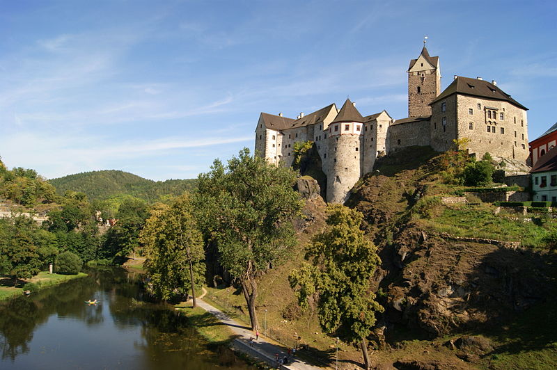 loket hrad castello