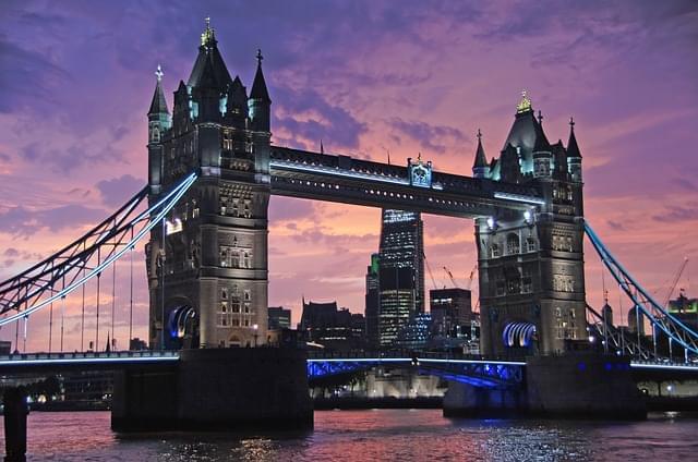 tower bridge al tramonto