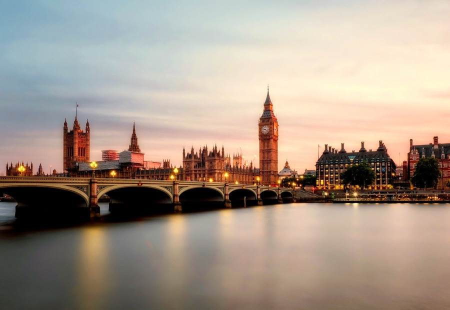 vista serale del parlamento di londra