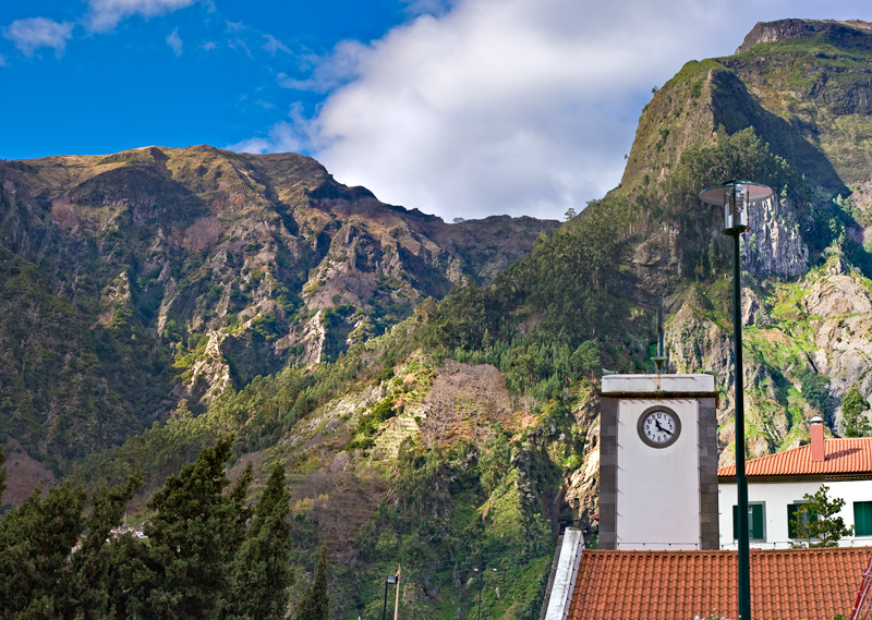 looking up in curral das freiras