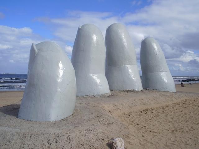 punta del este los dedos