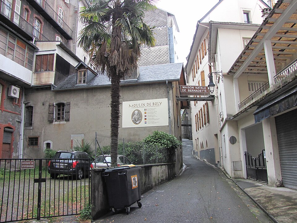 lourdes casa natale