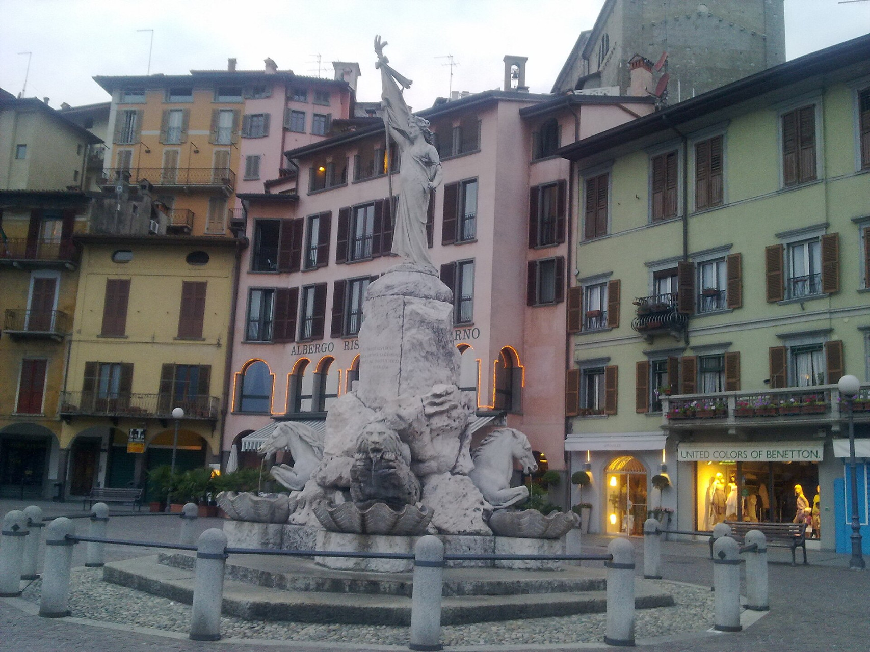 lovere piazzaxiiimartiri