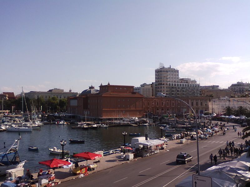 lungomare bari teatromargherita