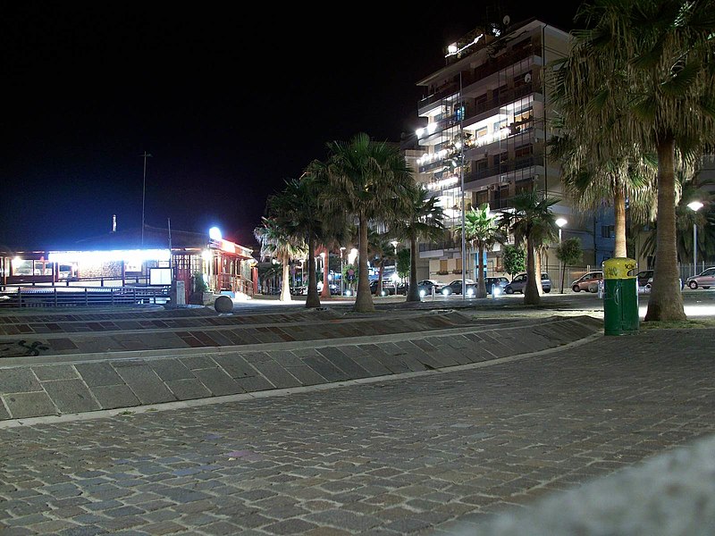 lungomare di viale gramsci crotone