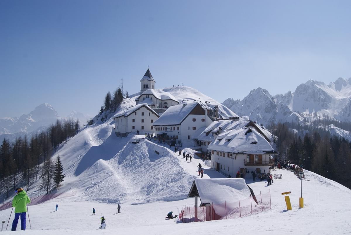 luschari lussari chiesa italia 1