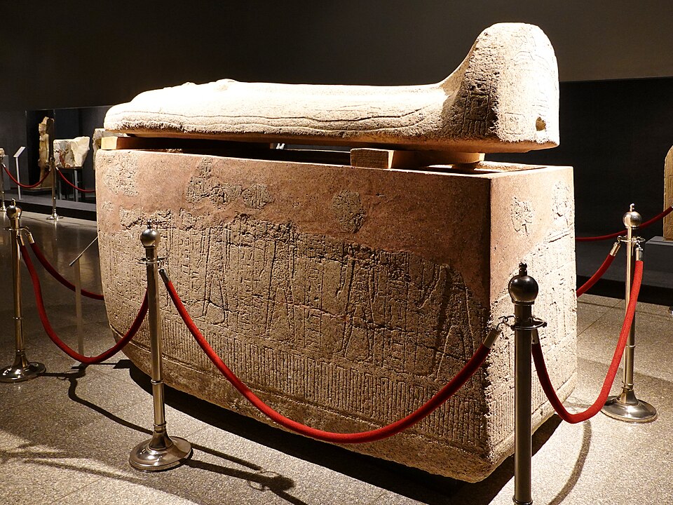 luxor museum sarkophag tausret 01