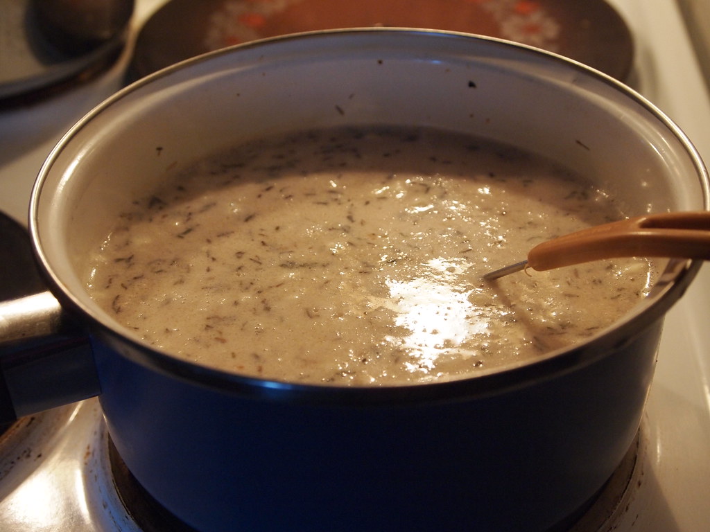 making the gravy sauce