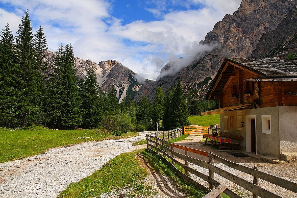 malga foresta lago braies - foto di roberto ferrari from campogalliano (modena), italy