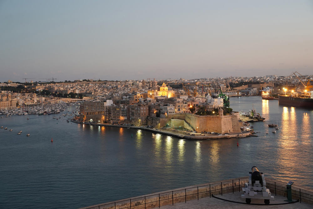 malta 3 citta vista da la valletta al tramonto panorama del paesaggio