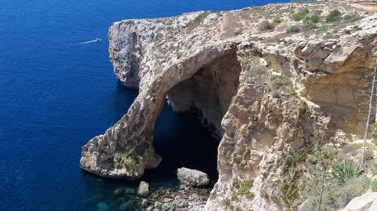 malta blu grotto mare