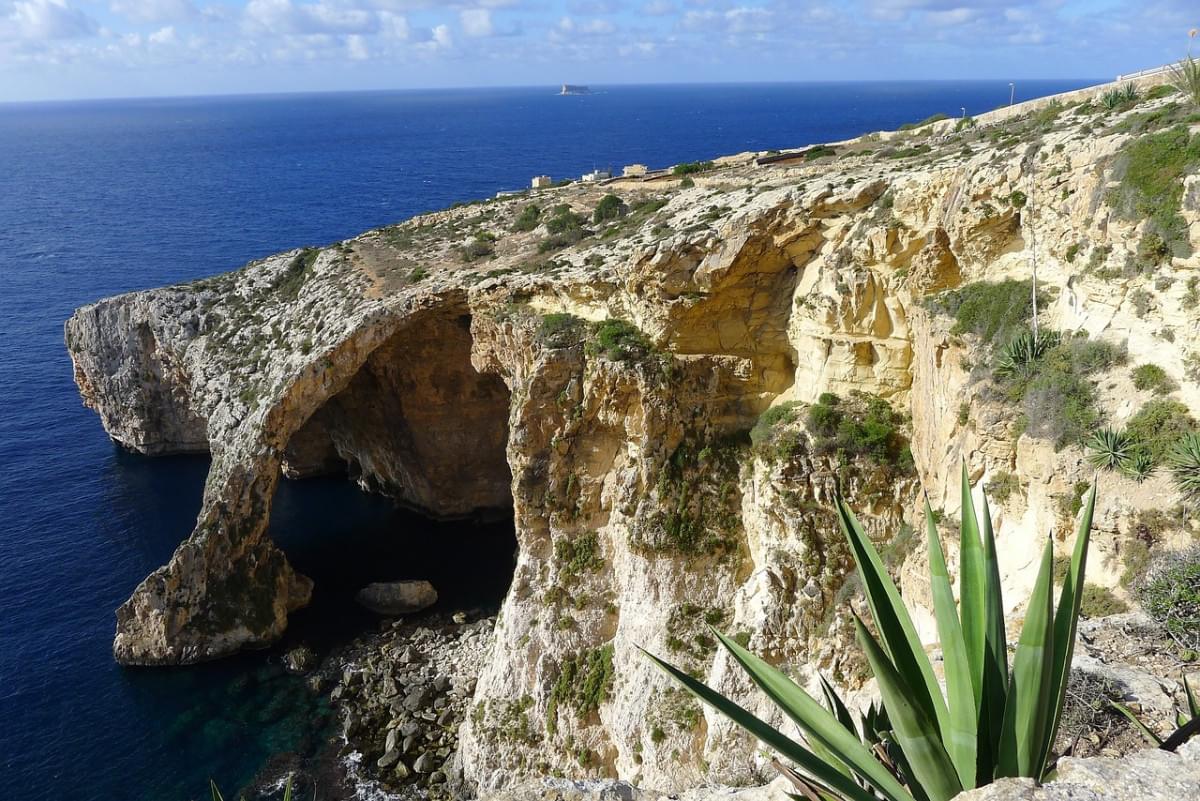 malta grotta blu