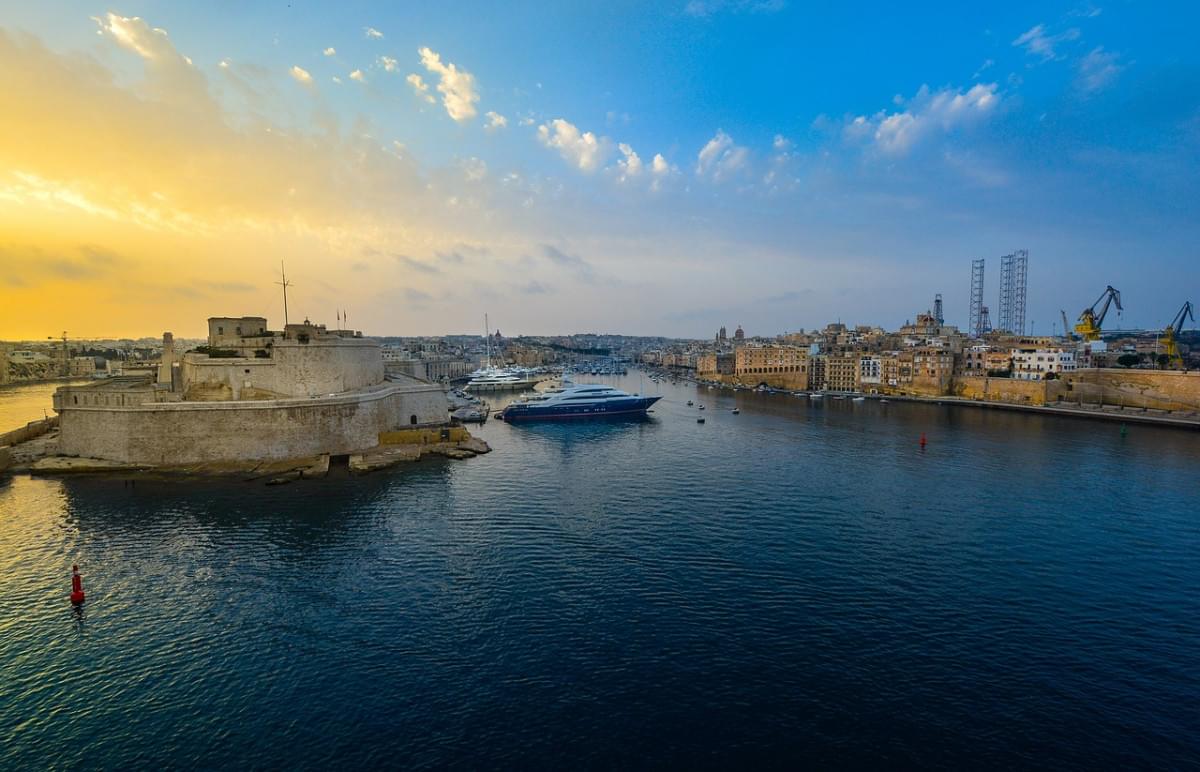malta porto alba tramonto baia 1