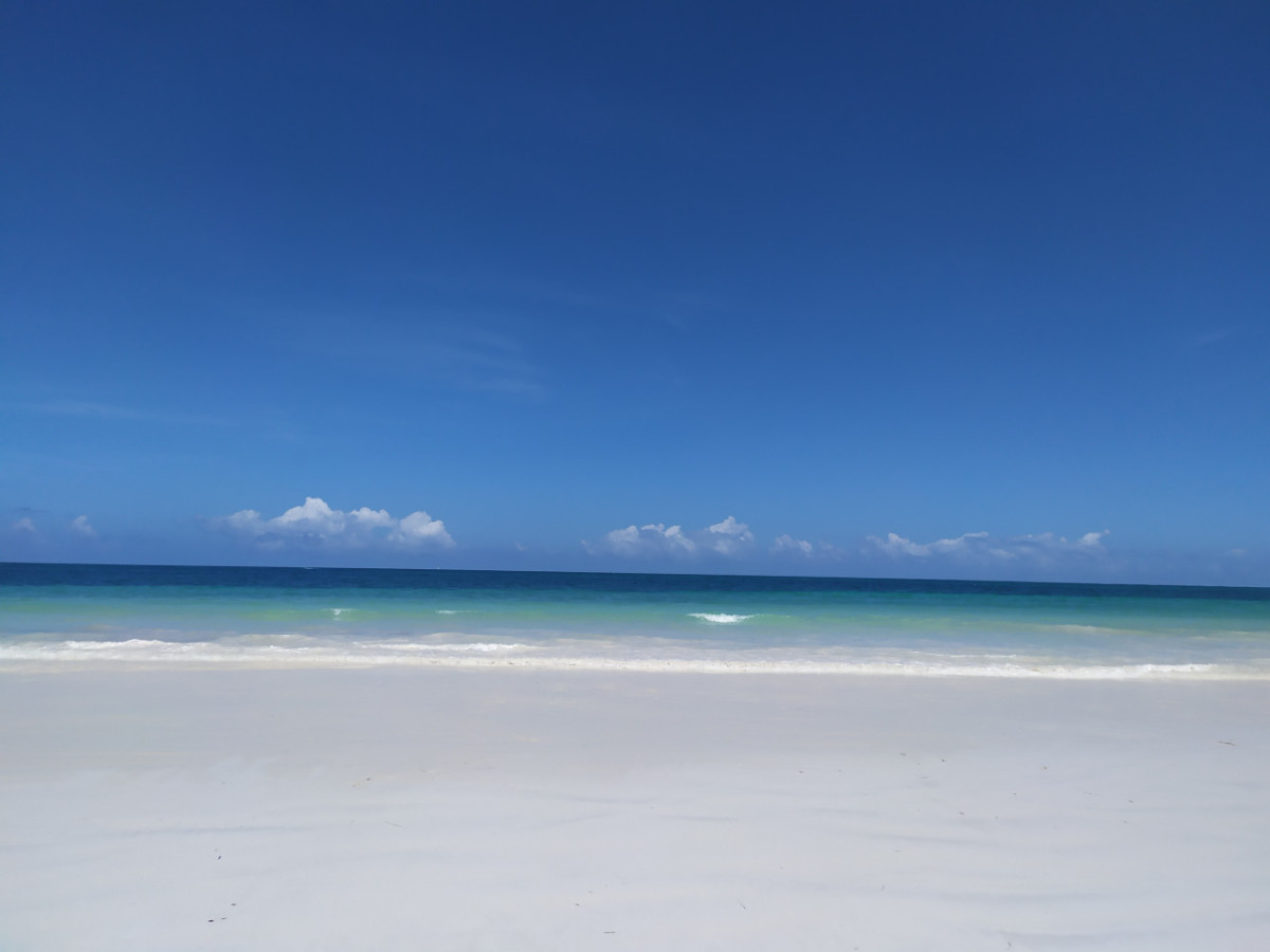 mare diani beach 1