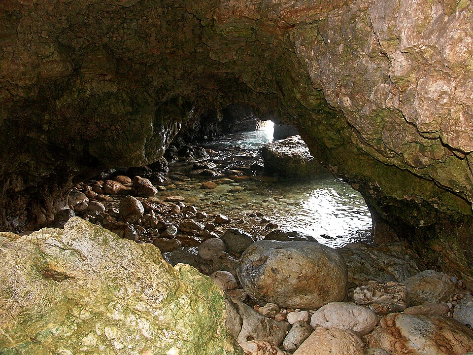 marina di leuca grotta diavolo