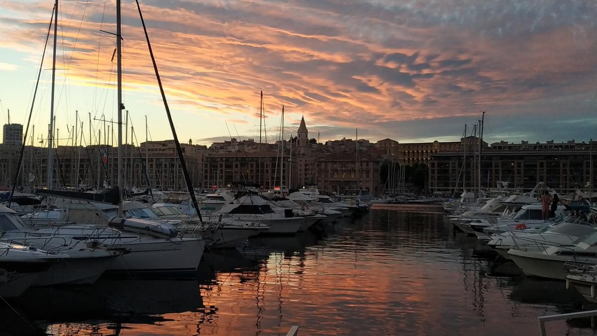 marsiglia porta barche tramonto