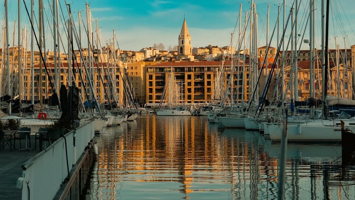 marsiglia porto vecchio mattina