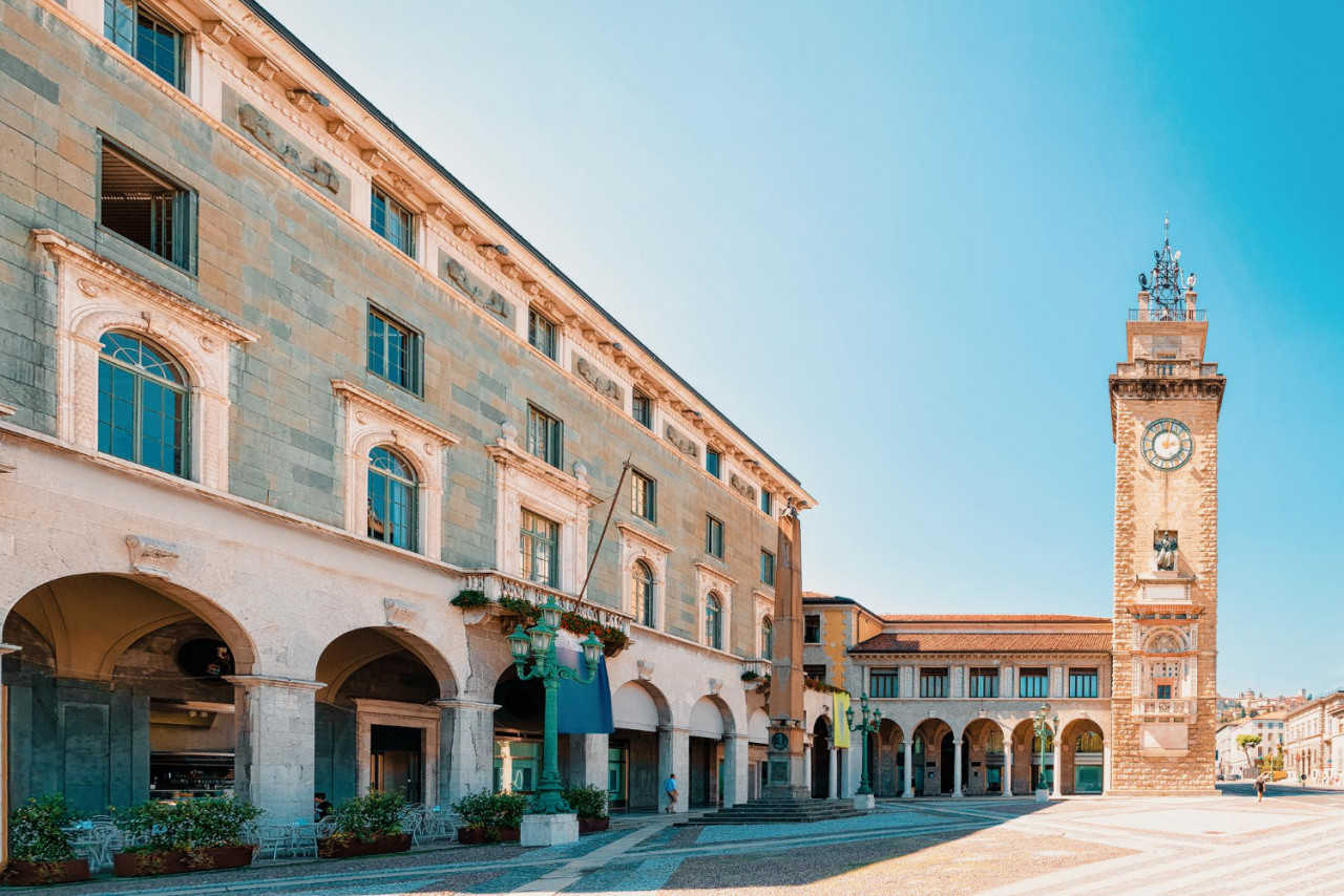 memorial tower piazza vittorio veneto square lower city lower city bergamo lombardy italy