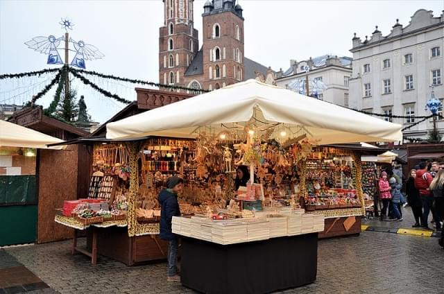 mercatino natale piazza mercato
